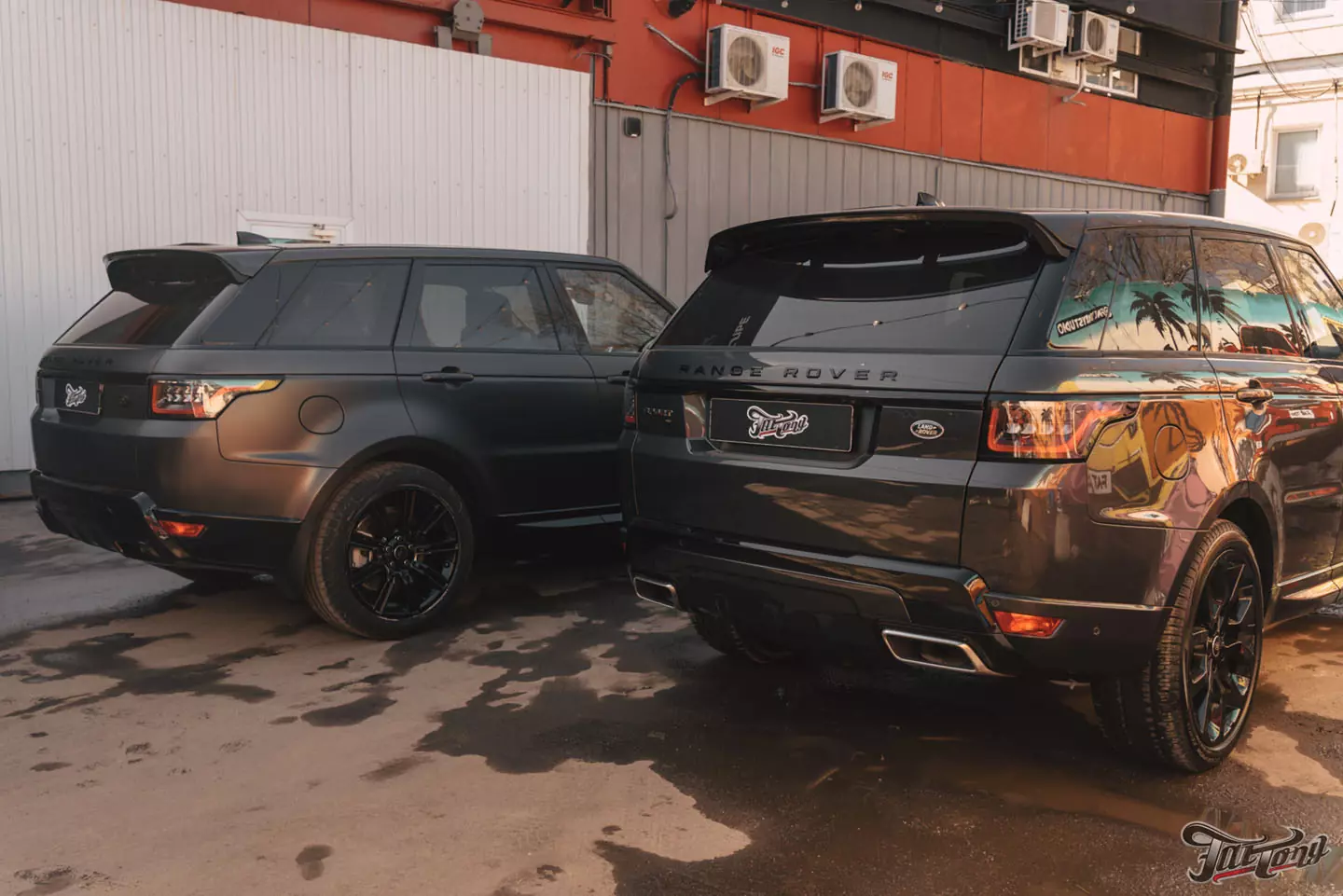 Новый образ Range Rover Sport: оклейка в матовый полиуретан, шумоизоляция дверей, выдвижные пороги. Сравним матовый и глянцевый автомобили!